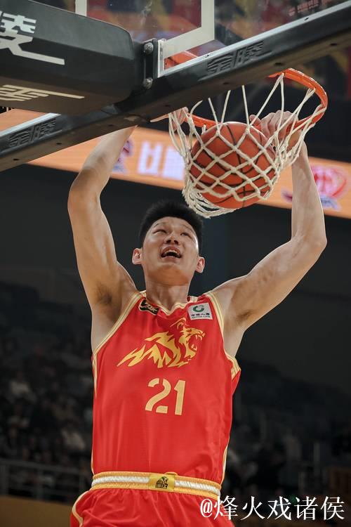 胡金秋16+6布朗轮休 北京单节7分遭广厦双杀 胡金秋16+6布朗轮休 北京单节7分遭广厦双杀